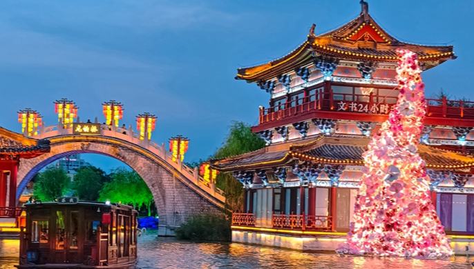 Kaifeng turns Bianhe River into popular destination 	 	Kaifeng city in central China's Henan Province has transformed the Bianhe River, an ancient waterway that once witnessed the prosperity of the Northern Song Dynasty (960–1127), into a 2.5-kilometer "golden waterway" for tourism, blazing a new path for high-quality cultural tourism development.